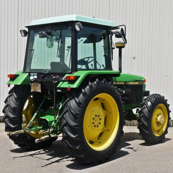 
								JOHN DEERE TRACTOR full									