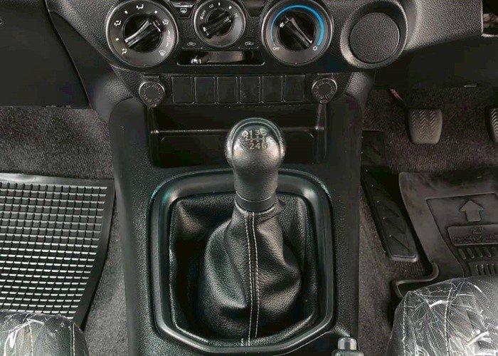 
								2022 TOYOTA HILUX SMART CAB 2WD MT full									