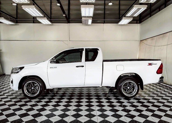 
								2019 TOYOTA HILUX SMART CAB 2WD MT full									