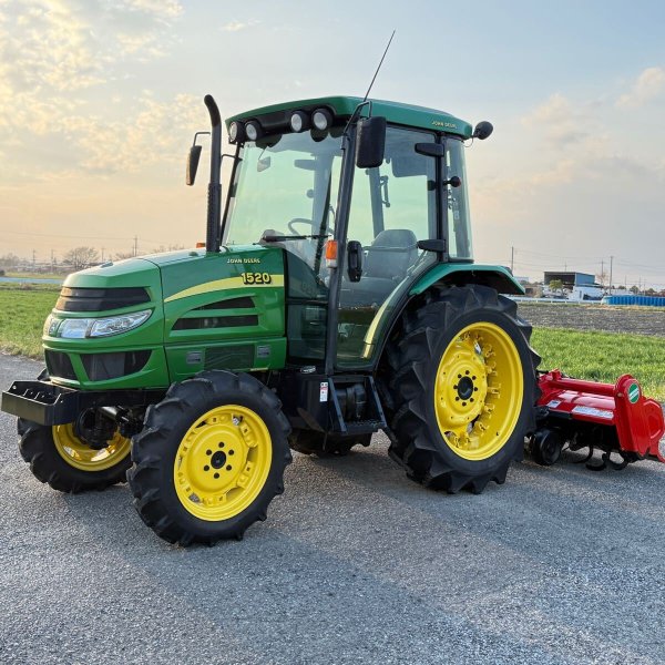 
								1520 JOHN DEERE TRACTOR full									