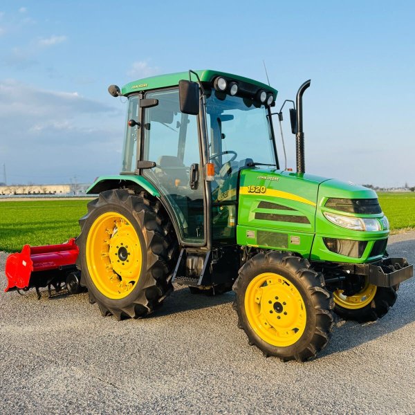
								1520 JOHN DEERE TRACTOR full									