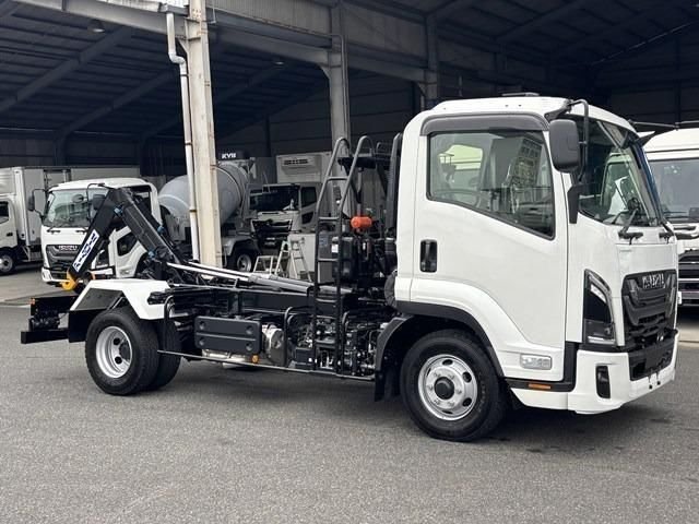 
								2025 ISUZU FORWARD full									