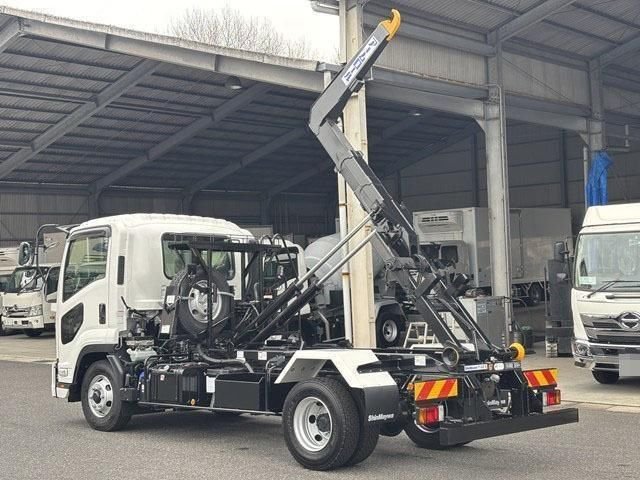 
								2025 ISUZU FORWARD full									